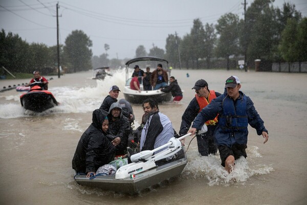 60 εικόνες από τον τυφώνα Harvey, που δείχνουν όλες τις πτυχές της καταστροφής