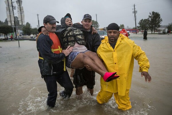 60 εικόνες από τον τυφώνα Harvey, που δείχνουν όλες τις πτυχές της καταστροφής
