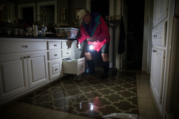 60 εικόνες από τον τυφώνα Harvey, που δείχνουν όλες τις πτυχές της καταστροφής