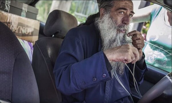 Ο παπά-Στρατής των προσφύγων διδάσκεται πλέον και στα σχολεία