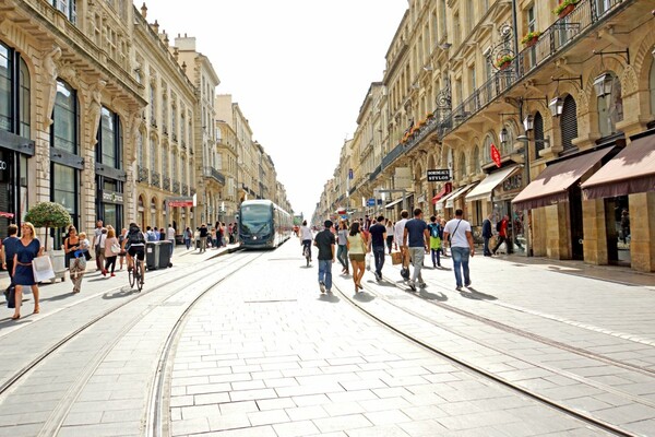 Μικρός οδηγός για το Bordeaux, την πόλη του κρασιού και της χαράς