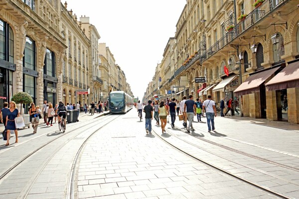 Μικρός οδηγός για το Bordeaux, την πόλη του κρασιού και της χαράς