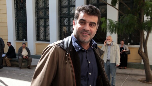 'Ενταση στη δίκη του Κώστα Βαξεβάνη-Ζήτησε αυτόφωρο για τη μηνύτρια σύζυγο του Γ. Στουρνάρα λόγω καταγραφής με κινητό