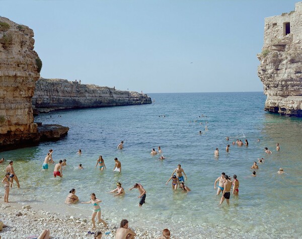 Τόσοι πολλοί άνθρωποι, τόσες λίγες παραλίες