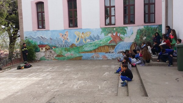 Την ανακατασκευή του σχολείου της Βρίσας αναλαμβάνουν οι μαθητές του Κολλεγίου Αθηνών