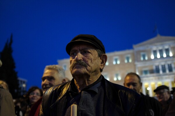 Χιλιάδες συνταξιούχοι στο Σύνταγμα - Διαδηλώνουν κατά των περικοπών στις συντάξεις