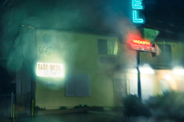 H χλωμή φωτιά του Todd Hido