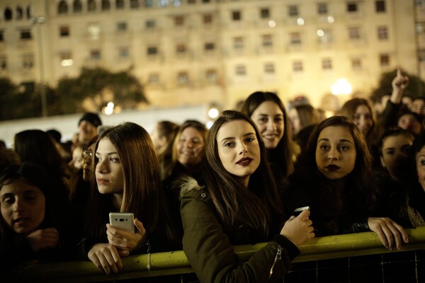 Χριστούγεννα στη Θεσσαλονίκη: 14.000 λαμπάκια στο τεράστιο δέντρο της πλατείας Αριστοτέλους