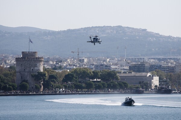 Εντυπωσιακές εικόνες από την επίδειξη του Πολεμικού Ναυτικού στη Θεσσαλονίκη