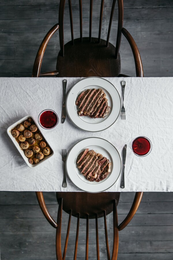 Πρωινό από το «Νορβηγικό Δάσος» και σπανακόπιτα από το «Middlesex»: Ένα βιβλίο με λογοτεχνικές συνταγές