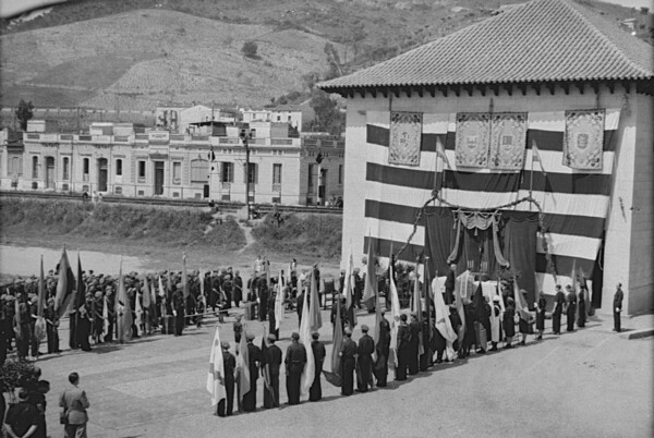 Perez de Rosas. 2.Τα πρώτα χρόνια της δικτατορίας του Φράνκο.