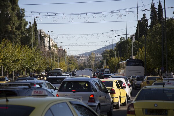 «Μποτιλιάρισμα» στους δρόμους της Αθήνας λόγω βροχής