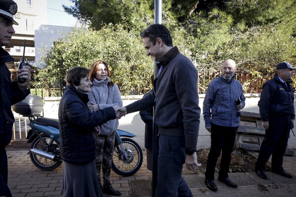 Μητσοτάκης σε κατοίκους της Μάνδρας: Προσωπική μου δέσμευση η ολοκλήρωση των αντιπλημμυρικών έργων