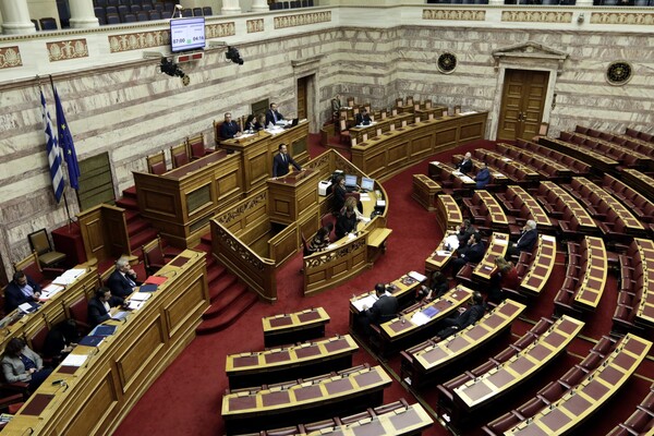 Στη δημοσιότητα τα «πόθεν έσχες» χρήσης 2015 πολιτικών, δημάρχων και περιφερειαρχών