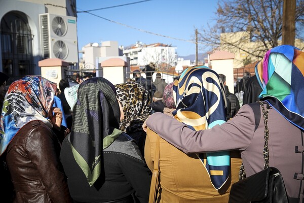 Αποθεώνουν τον Ερντογάν στην Κομοτηνή - Δείτε την άφιξη στο τζαμί