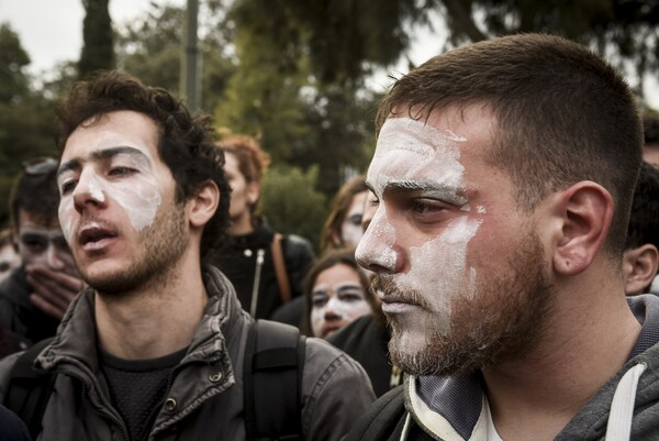 Ένταση και χημικά μεταξύ ΜΑΤ και φοιτητών έξω από το Ζάππειο Μέγαρο