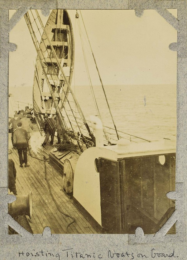 Σπάνιες φωτογραφίες από το ναυάγιο του «Τιτανικού» βλέπουν για πρώτη φορά το φως