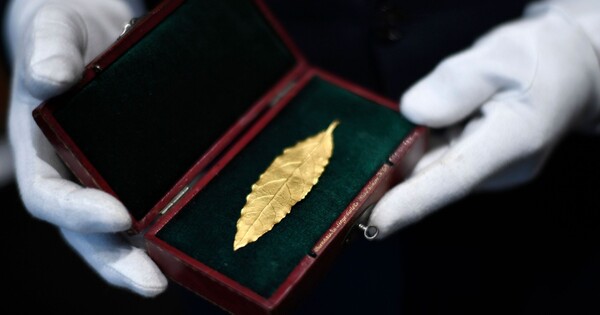 625.000 ευρώ για ένα χρυσό φύλλο από το στέμμα του Ναπολέοντα