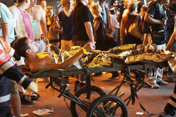 Το φονικό Love Parade του Duisburg: Χιλιάδες παγιδεύτηκαν σε τούνελ και μετά η κατάσταση ξέφυγε με πανικό και ποδοπάτημα