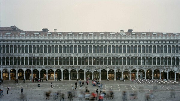 To θρυλικό Procuratie Vecchie της Βενετίας κλείνει για ανακαίνιση, πρώτη φορά εδώ και 500 χρόνια
