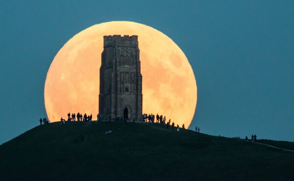 Η νύχτα του Supermoon - Απόψε η μεγαλύτερη και πιο εντυπωσιακή Σελήνη του 2017