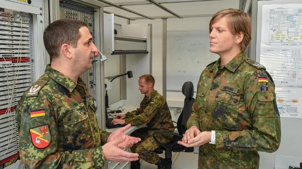 Ανέλαβε καθήκοντα η πρώτη τρανσέξουαλ διοικητής στο γερμανικό στρατό