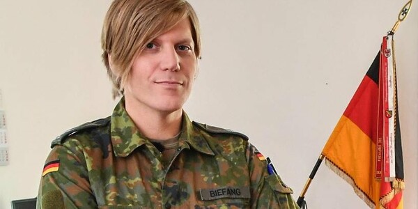 Ανέλαβε καθήκοντα η πρώτη τρανσέξουαλ διοικητής στο γερμανικό στρατό