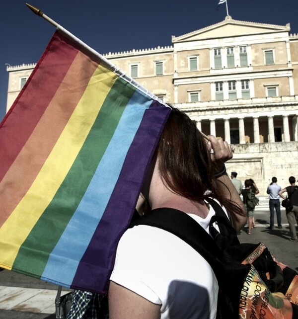 Νόμος του κράτους η αλλαγή ταυτότητας φύλου από 15 ετών - Υπερψηφίστηκε το νομοσχέδιο