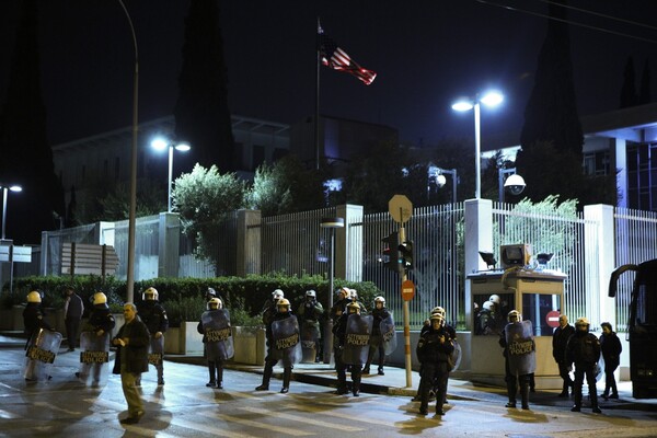 Πορεία αντιεξουσιαστών και συγκέντρωση της Χρυσής Αυγής στο κέντρο της Αθήνας