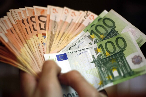 Μειωμένες κατά 1,4 δισ. ευρώ οι καταθέσεις νοικοκυριών και επιχειρήσεων τον Ιανουάριο