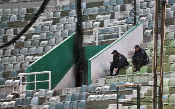 Γιατί αδειάζουν συνεχώς από θεατές τα ελληνικά γήπεδα;