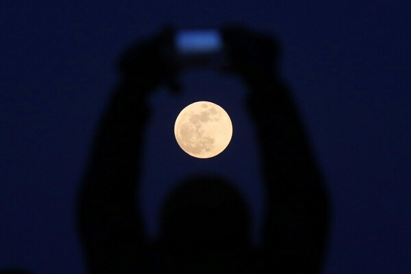 Η έκλειψη της «σούπερ μπλε ματωμένης» σελήνης - Εντυπωσιακές φωτογραφίες