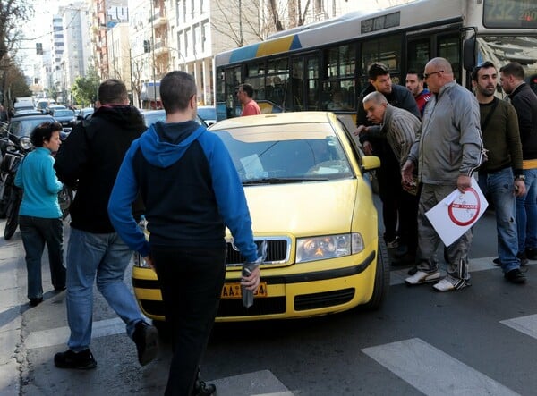 «Θα το κάνουμε Κούγκι», απειλεί ο Λυμπερόπουλος μετά τα επεισόδια στην συγκέντρωση των οδηγών ταξί