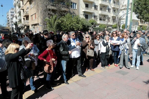 Διαμαρτυρία κατοίκων στο Πεδίον του Άρεως - Η Μιμή Ντενίση έβαψε τοίχο