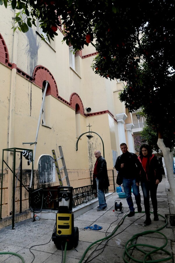 Καταδρομική σε εκκλησία στο κέντρο της Αθήνας για την αθώωση Αμβρόσιου