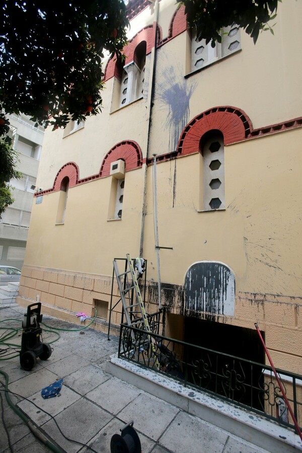 Καταδρομική σε εκκλησία στο κέντρο της Αθήνας για την αθώωση Αμβρόσιου