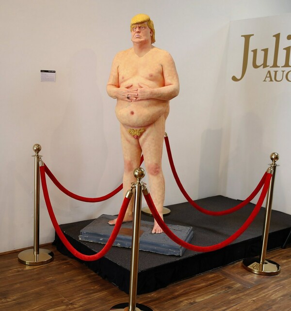 Γυμνό άγαλμα του Τραμπ πωλήθηκε έναντι 28.000 δολαρίων