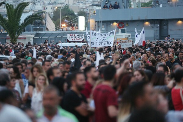 Ένταση στην συγκέντρωση διαμαρτυρίας στη Μυτιλήνη - Στους δρόμους οι κάτοικοι