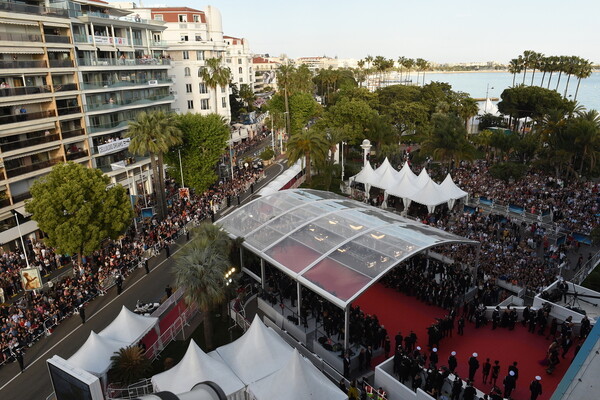 Κάννες: Η εκθαμβωτική Κέιτ Μπλάνσετ, η αειθαλής Τζέιν Φόντα και η Κρίστεν Στίουαρτ που δεν άντεξε τα Louboutin