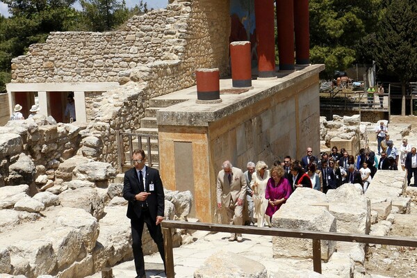 Στον αρχαιολογικό χώρο της Κνωσού Κάρολος και Καμίλα - Δήλωσαν λάτρεις του Μινωικού πολιτισμού