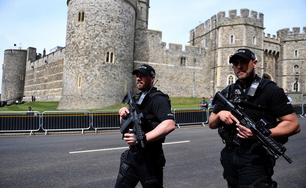 Ανακοίνωση από την αστυνομία: Ποιο είναι το μοναδικό πράγμα που απαγόρευσαν στο βασιλικό γάμο