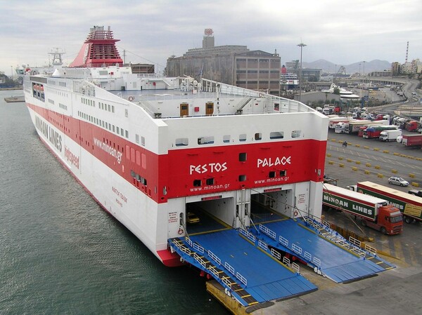 Στο λιμάνι του Ηρακλείου προσέκρουσε το «Festos Palace» - Ταλαιπωρία για 280 επιβάτες