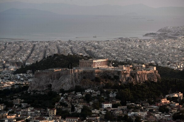 Τι δείχνουν τα στοιχεία για την επιφανειακή ηλιακή ακτινοβολία που δέχεται η Αθήνα και τι άλλαξε