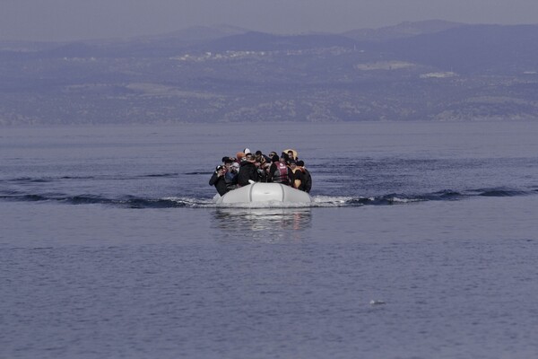 Σχεδόν 1.000 πρόσφυγες και μετανάστες πέρασαν στα νησιά του βορείου Αιγαίου τον Φεβρουάριο