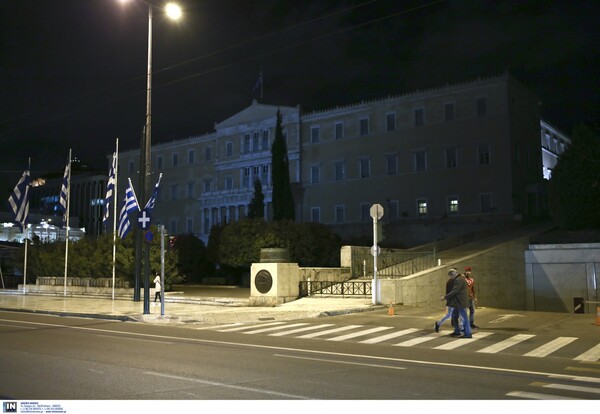 Η Ακρόπολη, η Βουλή και η Στέγη σκοτείνιασαν για την Ώρα της Γης