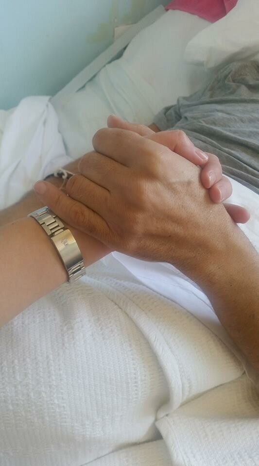Συγκινεί η πρώτη φωτογραφία του Κωνσταντίνου Αγγελίδη από το νοσοκομείο και το μήνυμα της συζύγου του