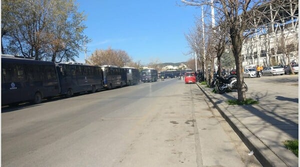 Φρούριο η Τούμπα - Δείτε το δίχτυ που έβαλαν στο γήπεδο και πώς αποθέωσαν τον ΠΑΟΚ