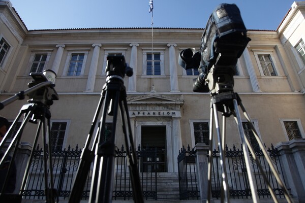 Ένα βήμα πριν την ολοκλήρωση την τηλεοπτικών αδειών- Νομοσχέδιο για πολίτες που δεν έχουν τηλεοπτικό σήμα