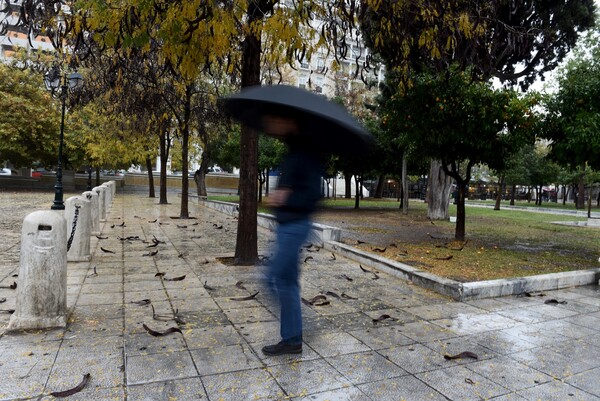 Άστατος ο καιρός το Σάββατο - Βροχές, χιόνια και μικρή πτώση της θερμοκρασίας