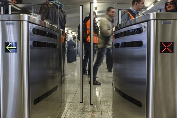 Έκλεισαν και οι πύλες των ΑμΕΑ στους σταθμούς του Μετρο «Ακρόπολη» και «Αγία Μαρίνα»